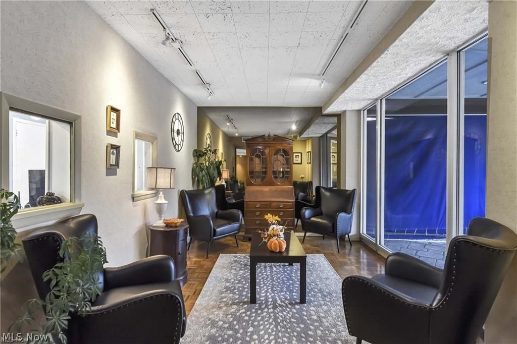 Lake House Condo - Residential