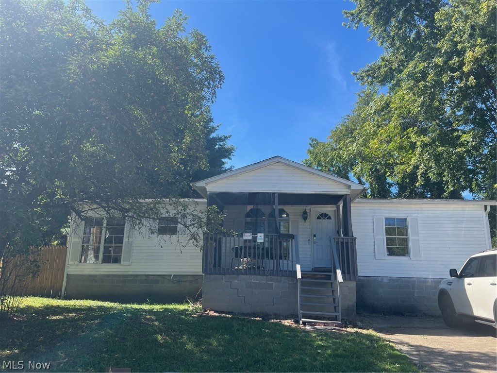 Well Maintained Home with lots of updates including a newer roof, newly remolded bathrooms and newly installed mini split system to keep you nice and cool on those hot summer days and nice and cozy on those cold winter nights. Come make this little cutey yours before its gone! Priced to sell!!!