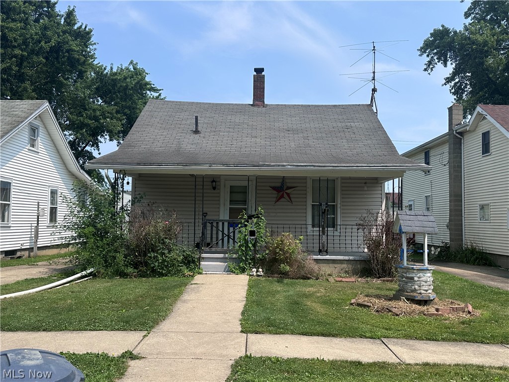 Looking for your next investment opportunity or a project to make your own? This Sebring fixer-upper is full of potential and ready for your vision. Featuring a 2-car detached garage, this property offers plenty of storage, workshop space, or room for your vehicles. Whether you're an investor, flipper, or buyer looking to build equity, this home provides a great opportunity to renovate and customize to your style. Bring your ideas and transform this property into something special!