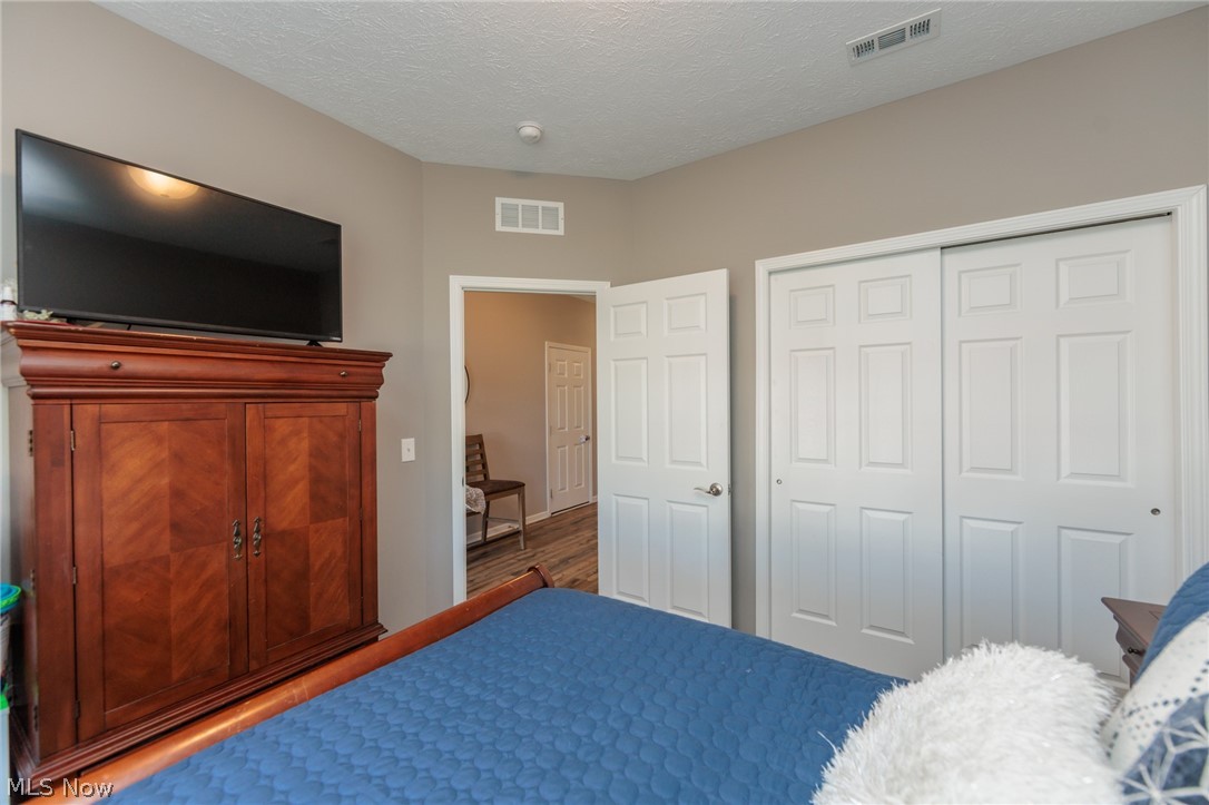 Four Seasons/Chestnut Rdg Sub 55+ - Residential