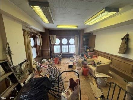 Howells & Howells Ents LLC - Commercial Sale