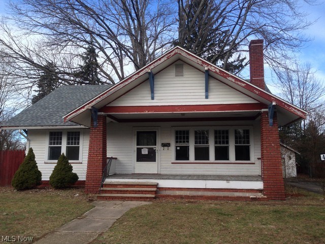 Beautiful woodwork and layout of this house make it worth the time to look at.  Main floor bedrooms and bath, full basement, park like back yard are just some of the features.  Take a look quick before this one is gone!