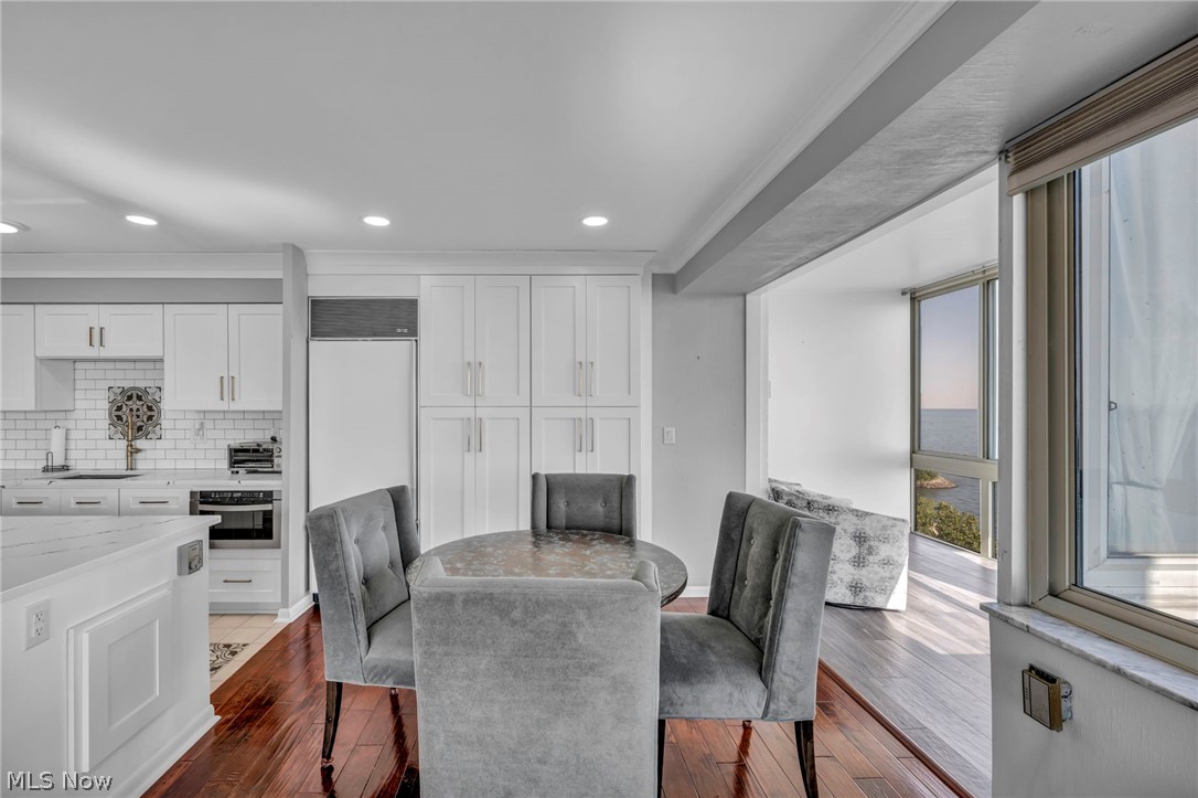 Marine Towers East Condo - Residential