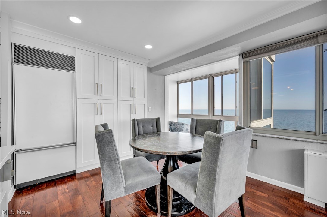 Marine Towers East Condo - Residential