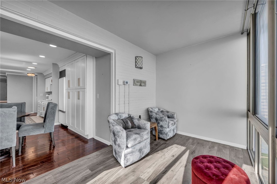Marine Towers East Condo - Residential