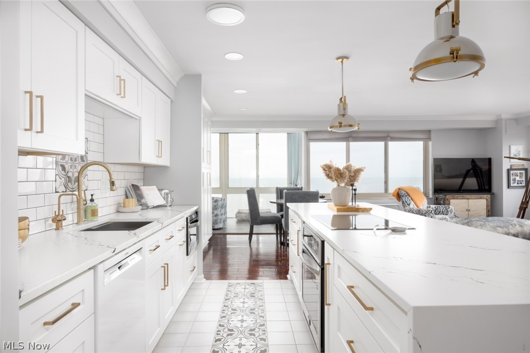 Marine Towers East Condo - Residential