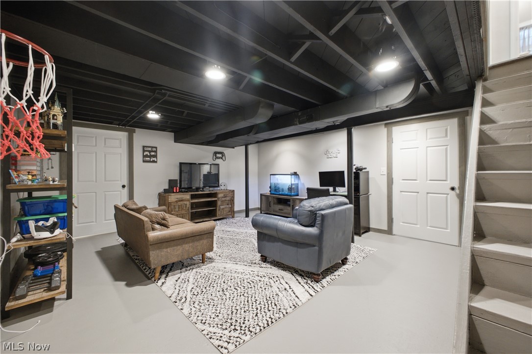 Kirtland Wood 19 - Residential