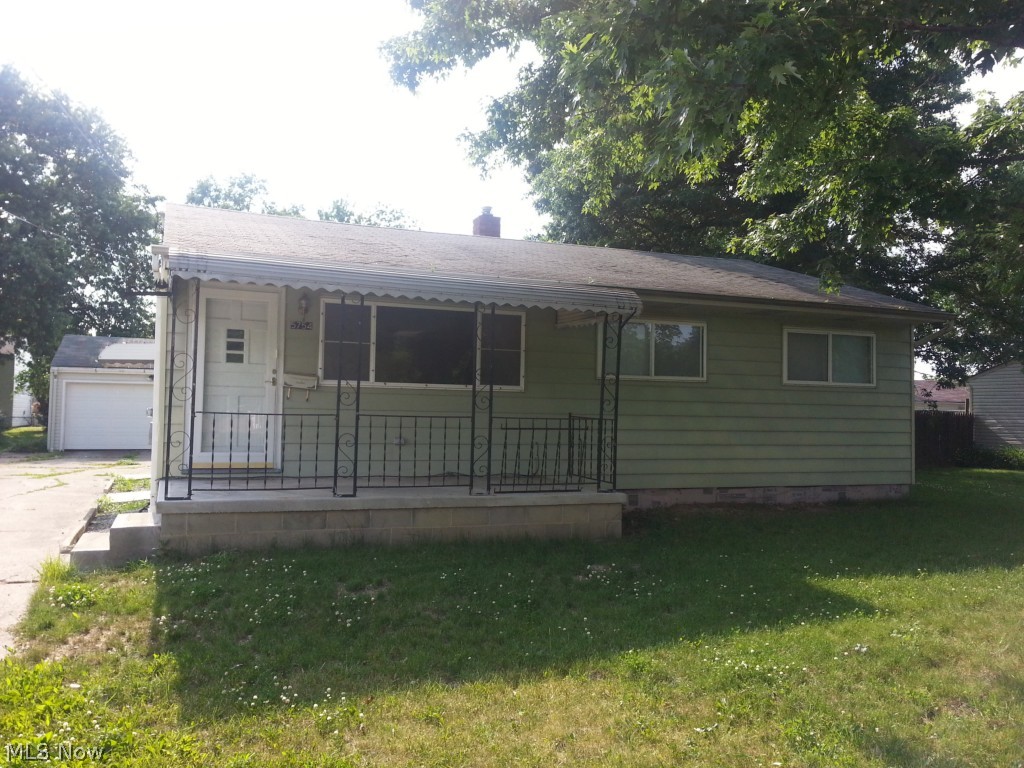 One floor living at its best! Clean and sunny 3 bedroom ranch with great bonus room addition! Many 
updates including newer flooring, carpet and a new front porch! Recently waterproofed basement. 2 car garage. Easy 
highway access and close to Elementary school. Such a nice home, hurry before its gone!!