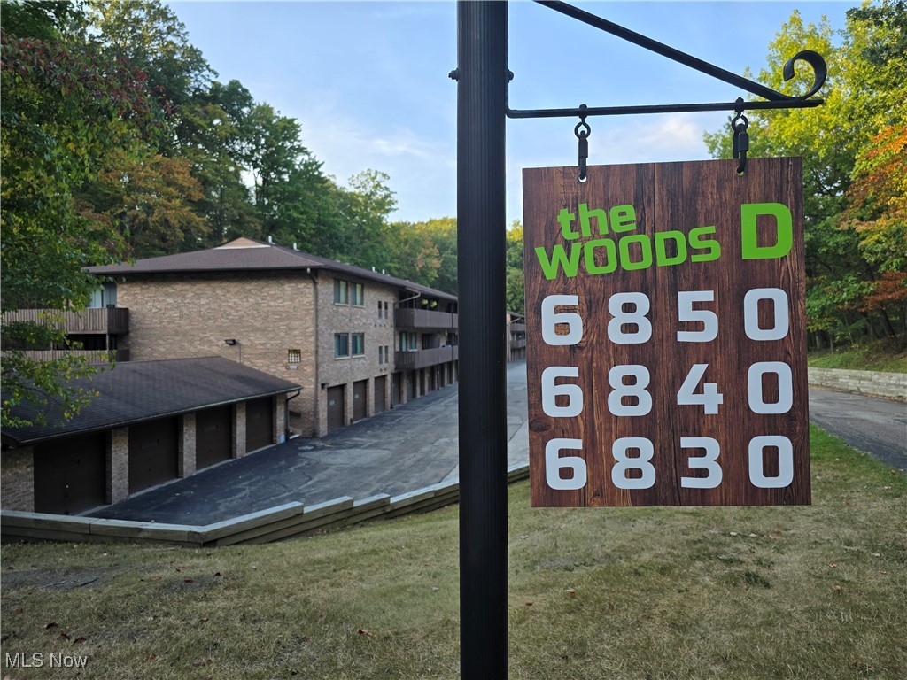 This rare find end unit, is surrounded by the natural beauty of the Woods of Brecksville and located at the end of a no traffic street. This two bedroom, one and a half bath unit, with first floor accessibility, has new carpet and is freshly painted to brighten every room. The furnace, hot water heater, and electrical panel have all been updated. The patio overlooks a lovely wooded area for a restful retreat. The storage unit, in the common area, also provides accommodation, for extra seasonal items. The property offers two enclosed garage spaces. One garage space, conveniently and securely, allows interior access to the unit, and the other, offers an enclosed exterior garage space. The highly rated school system and the close proximity to the Cuyahoga Valley National Park and Metroparks make this a desirable location.