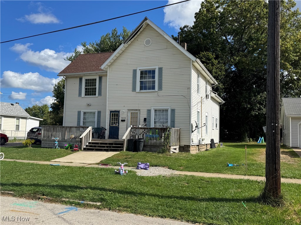 Duplex with great income history .... 3 bedroom brings  in $1150 a month and 2 bedroom brings in $1100 a month... seller only pays water, sewer and trash.  Property is currently not rented so you could live  in one side and rent the other .. so many possibilities !!