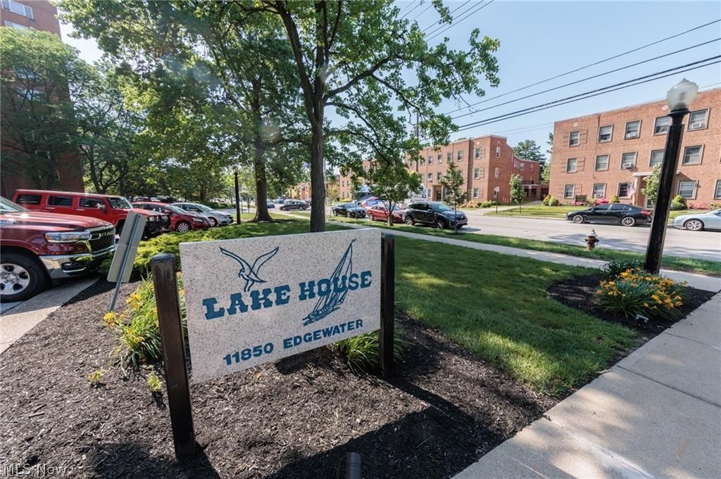 Lake House Condo - Residential
