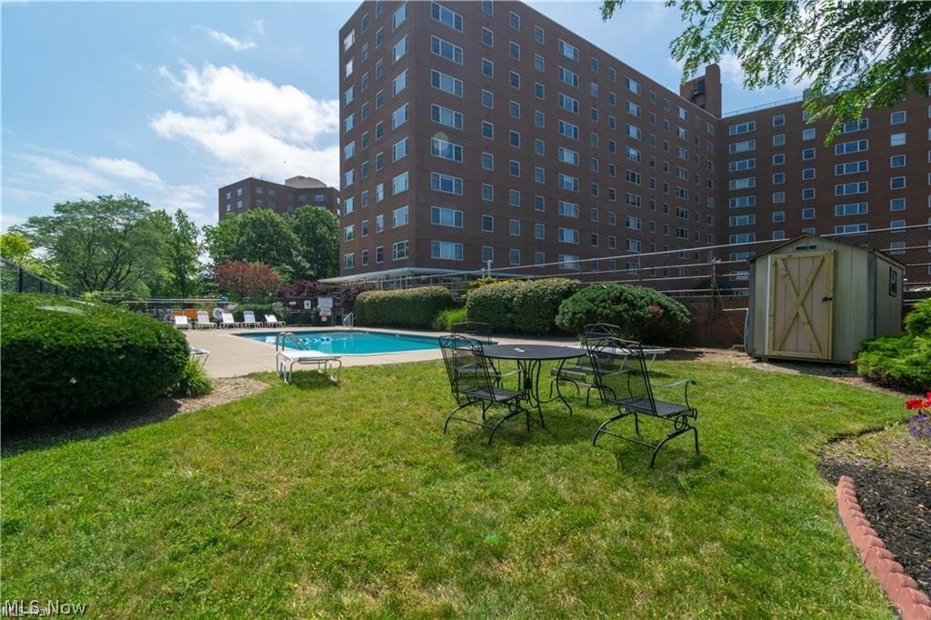 Lake House Condo - Residential