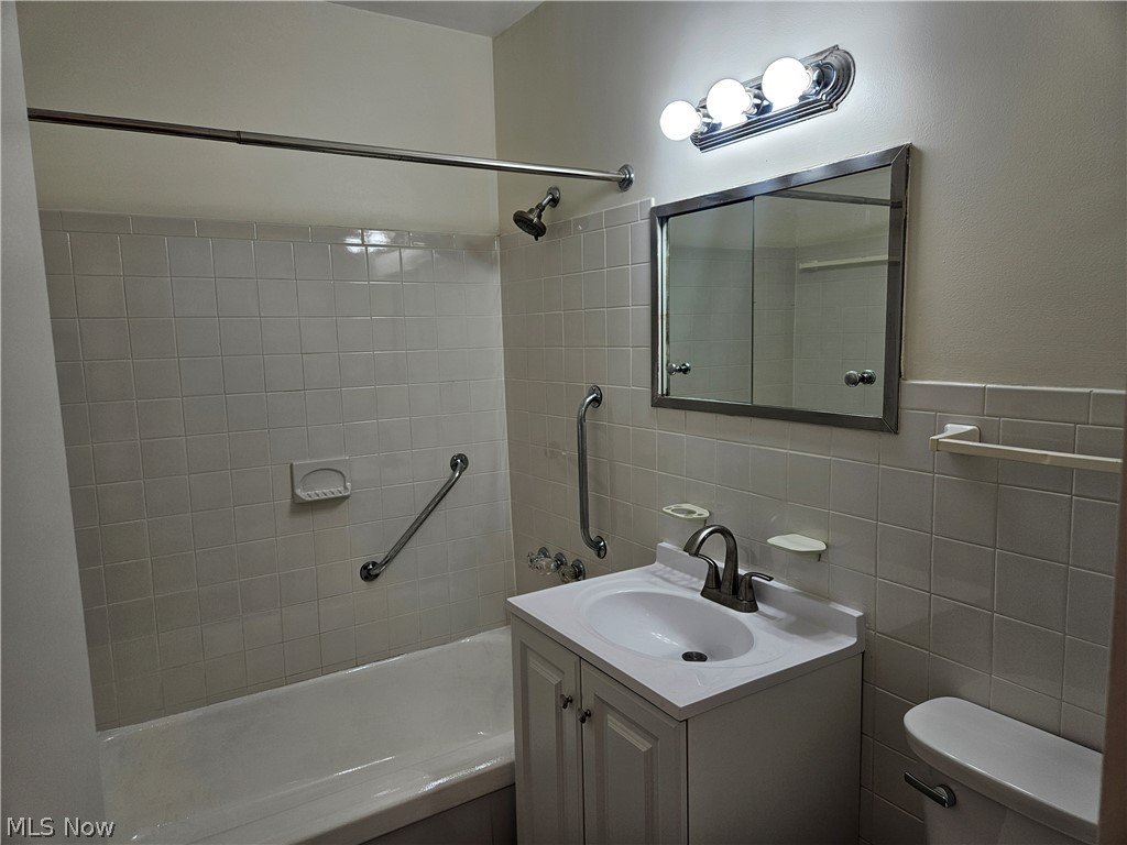 Lake House Condo - Residential