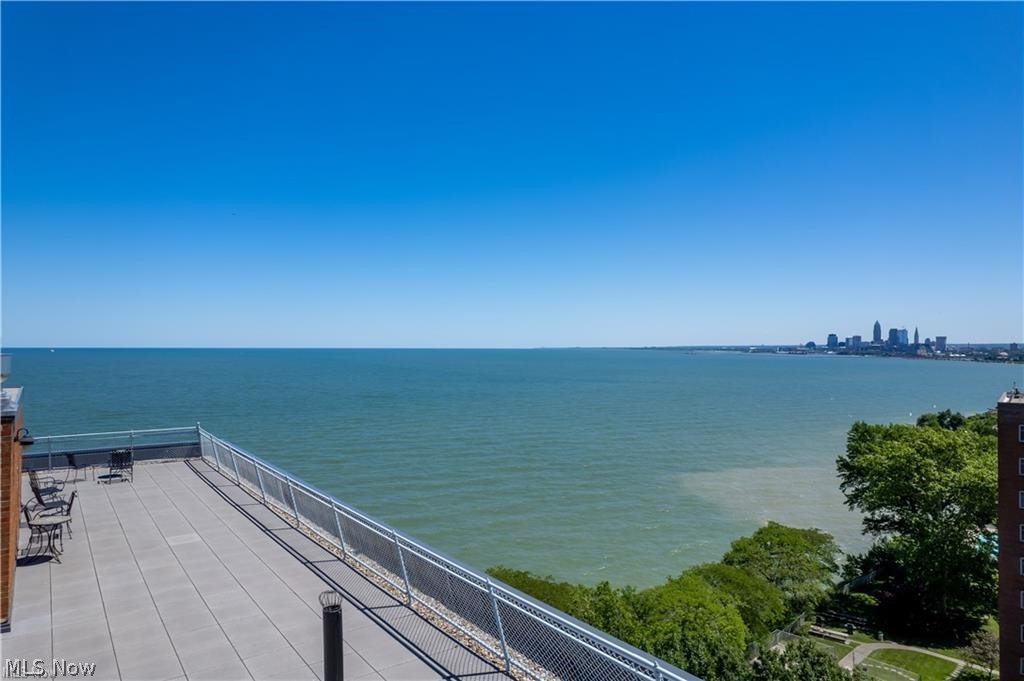 Lake House Condo - Residential