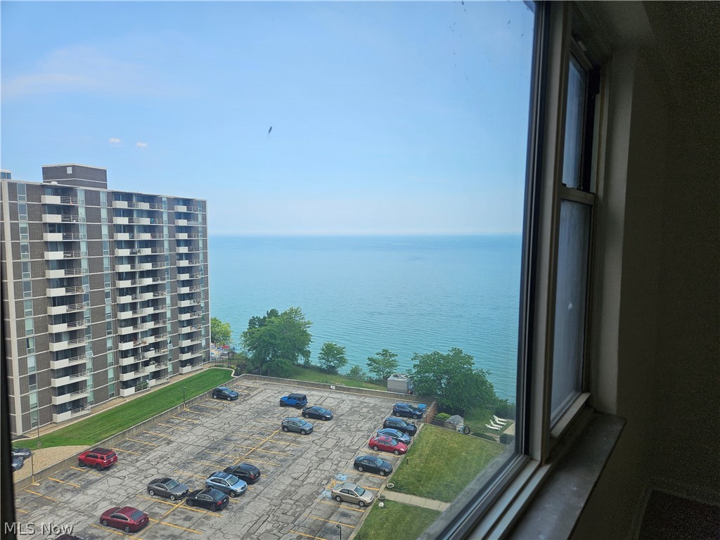 Lake House Condo - Residential
