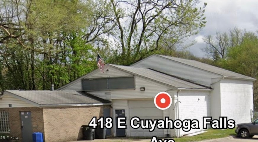 Welcome to 418 East Cuyahoga Falls Avenue. This emaculate Retail Building with 2 offices sits on the main thotough fareof North Hill in Akton, OHIO.  The Interior features 2 well kept officeswith 2 Bays and 2 overhead  gaeages.The Bays has ab exhaust and drain sytem. Office space has 1updated  Bathroom. Newer Furnance and Water Heater. Brick exterior with plenty of parking spaces. High density of approx. 4145 people per square mile/ Call for your private showing todai.