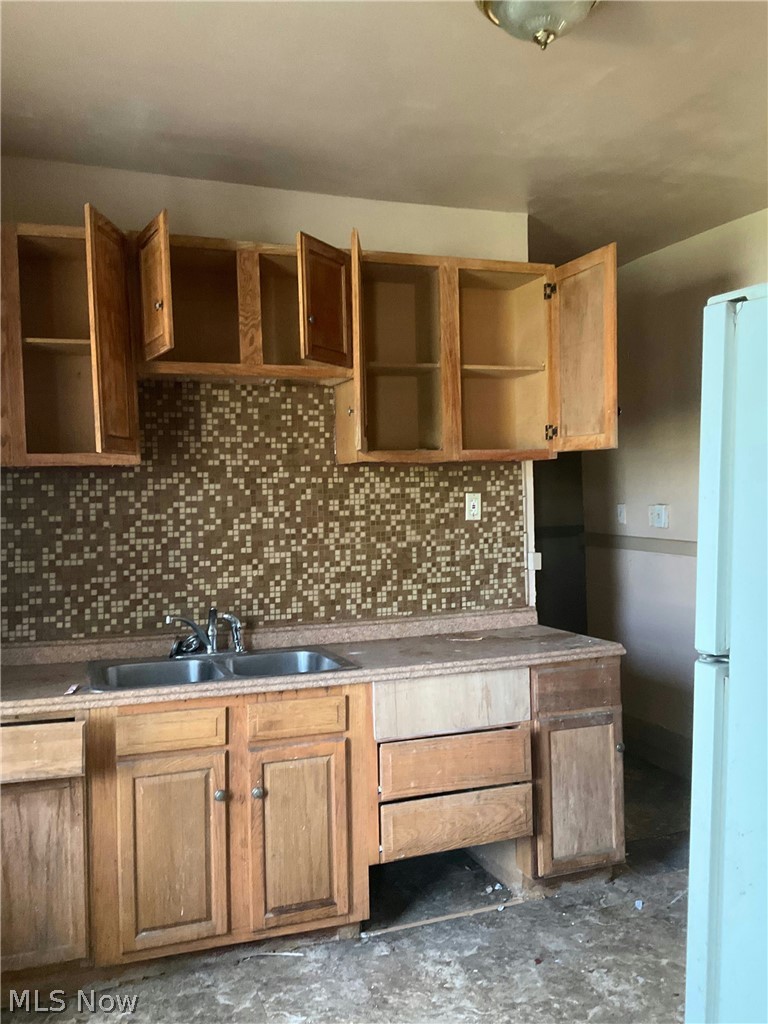 Lake View Land & Improv C - Residential Income