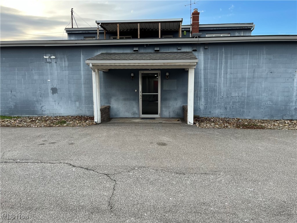 Would make a great office for owner build to suit. Call for details.