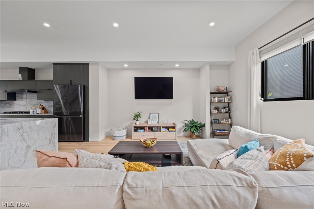 Hinge-Town-Homes - Residential