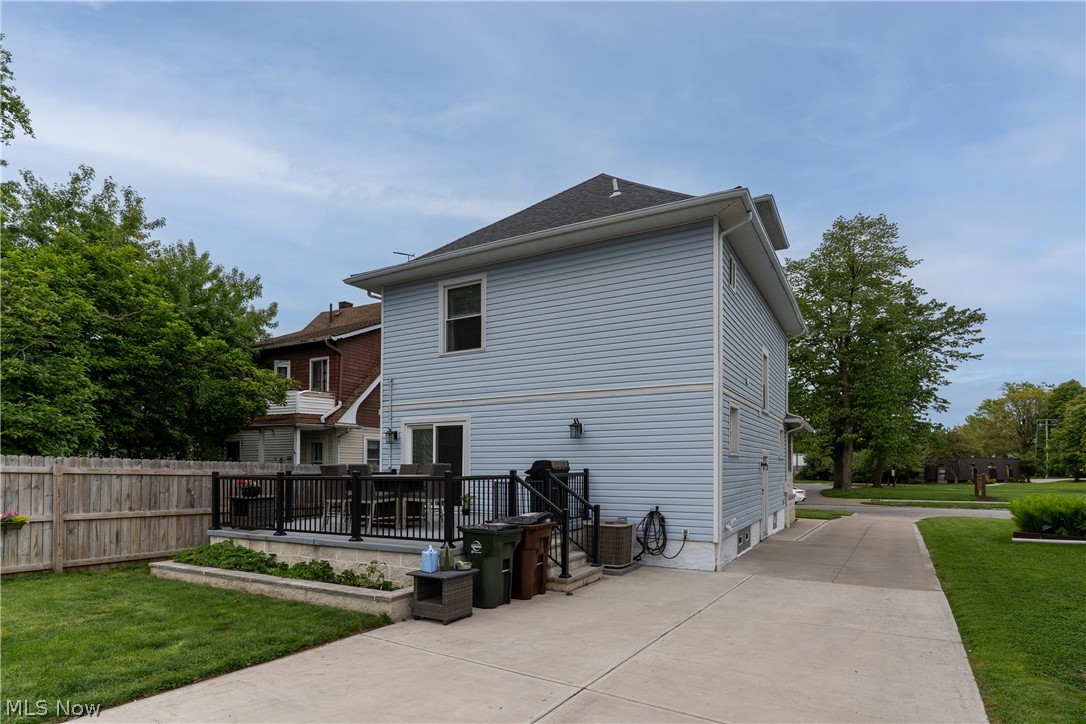 Washington Park Blvd - Residential