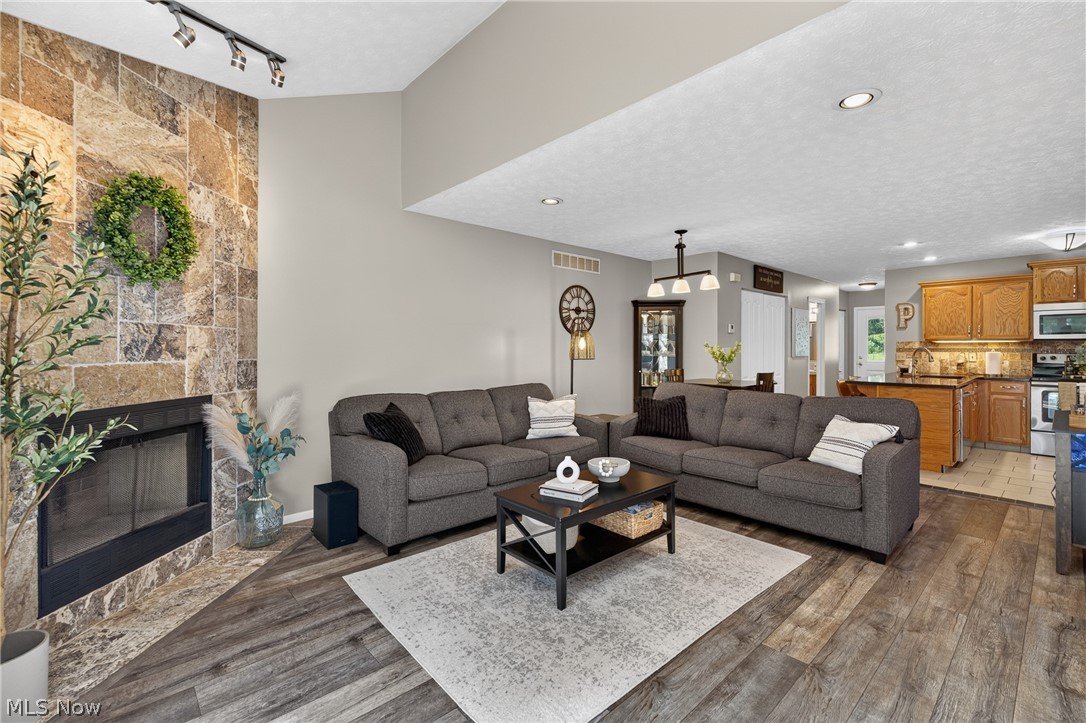 Cross Creek Condo - Residential