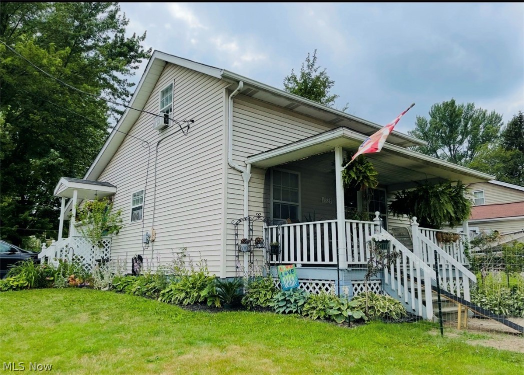 Welcome to 1528 22nd Street NE.....situated on a corner lot, this adorable home is surrounded by a perennial garden!
This easy keeper would be the great starter home or investment property. All the work has been done, updates include furnace, A/C, water heater, electrical panel, flooring, stainless appliances, main sewer line to street, fence and landscaping. Call your favorite realtor today for a private showng.