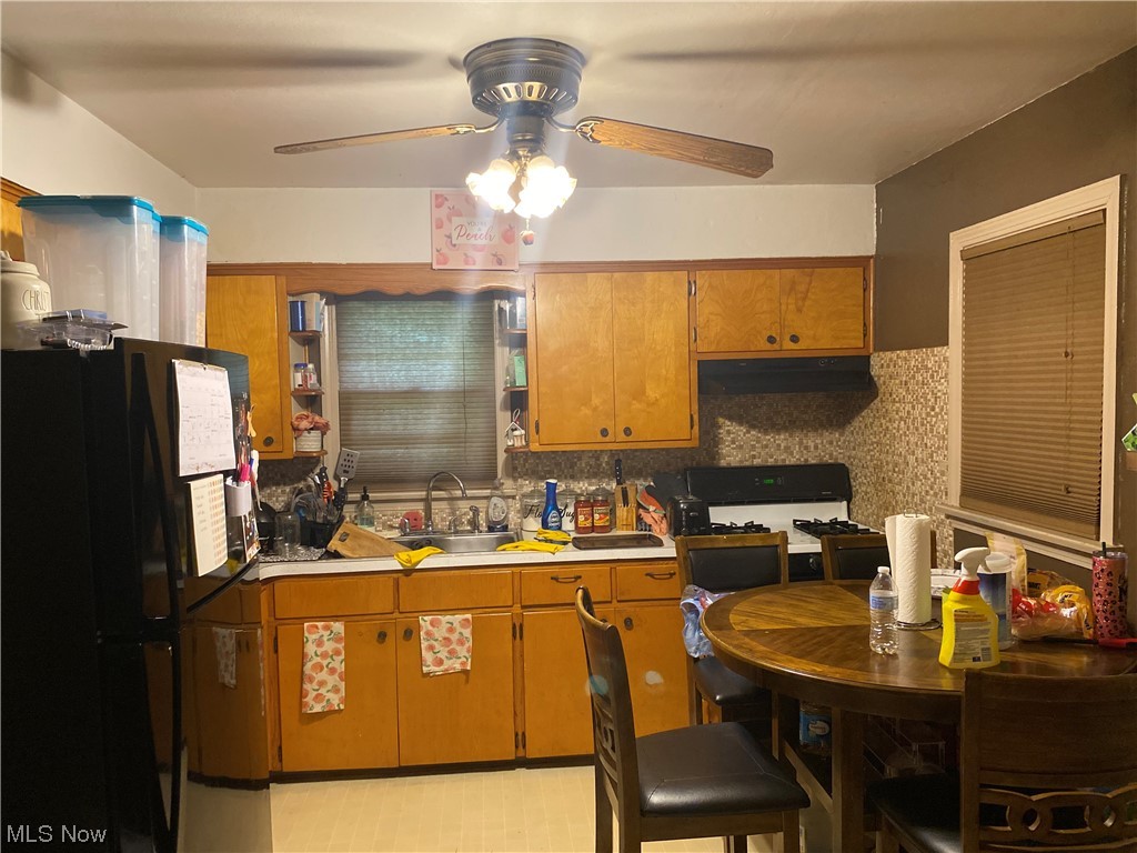 Dewey Manor 03 - Residential