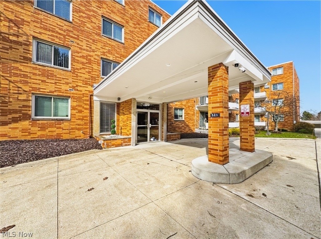 Pine Crest Condo - Residential