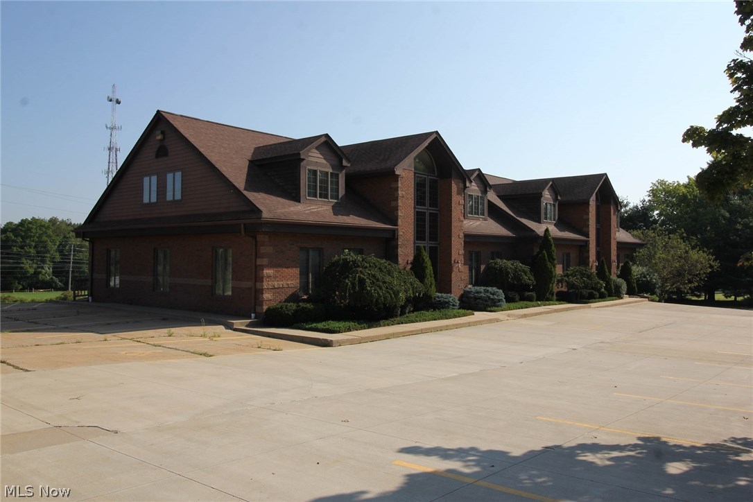 Montrose office building for sale. 80% occupied with tenants. New roof, renovated entry, excellent condition.