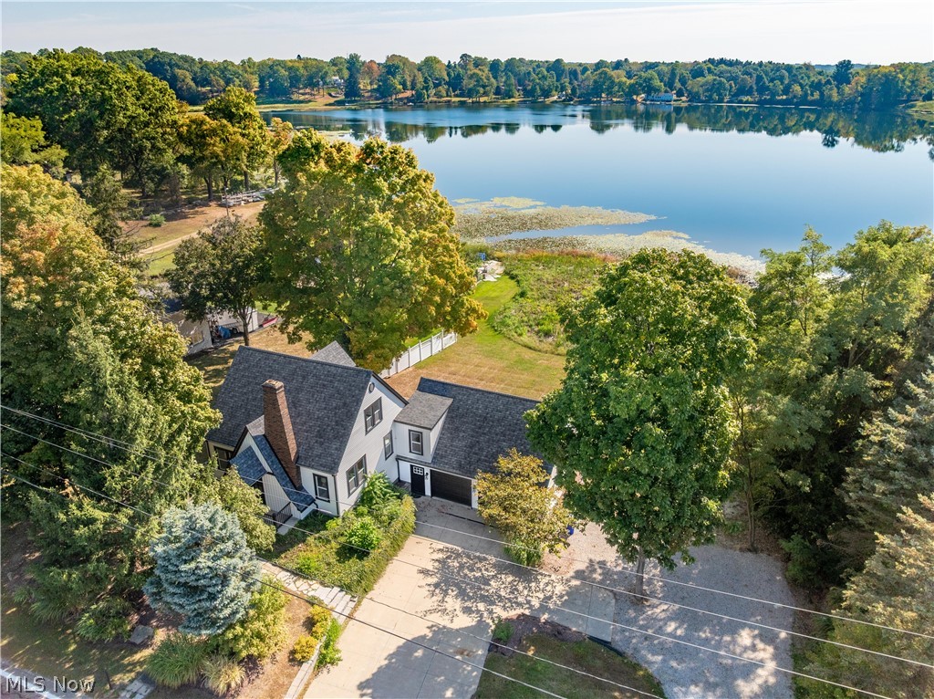 Welcome to your completely reimagined lakefront escape on the peaceful shores of Twin Lakes. This stunning 3-bedroom home, featuring 2 full and 2 half baths, has been thoughtfully renovated to offer the perfect blend of modern design and serene waterfront living—all just minutes from the energy of downtown Kent.
Step inside to an open, light-filled floor plan where high-end finishes and expansive windows showcase breathtaking lake views at every turn. The spacious living areas are designed for both everyday comfort and effortless entertaining, creating a seamless indoor-outdoor connection to the natural beauty that surrounds you.
Whether you're enjoying quiet mornings by the water or hosting guests with a picturesque backdrop, this home delivers a rare combination of style, tranquility, and location.
This is lake living at its finest—schedule your private showing today.