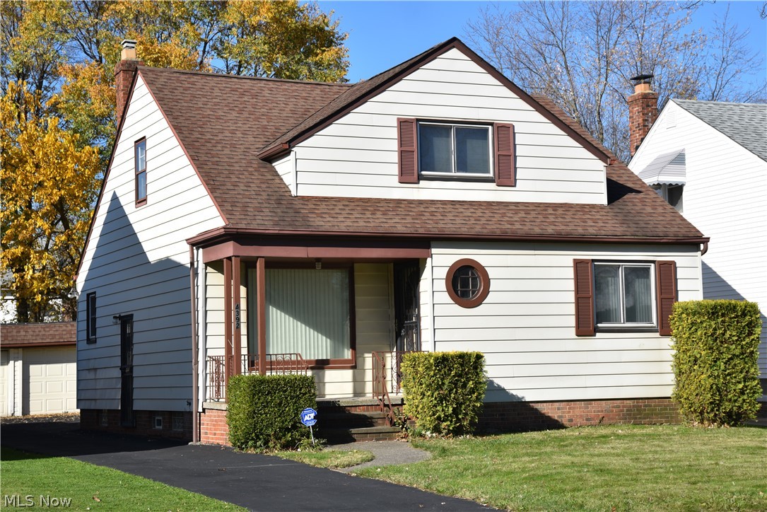 Must See - Beautiful Cape Cod home that features 3 bedrooms, 2 full bathrooms, and offers approximately 1,541 square feet of living space. The living room has gorgeous newer flooring. The kitchen is updated with stainless steel appliances (refrigerator, stove, microwave and dishwasher) and a spacious family room. The home has 2 bedrooms on the 1st floor and a large 2nd floor master with new carpet.
Lastly, the home has a detached 2-car garage and a partially fenced in backyard. This beautiful Cape Cod is located in the City of Warrensville Heights, Ohio.