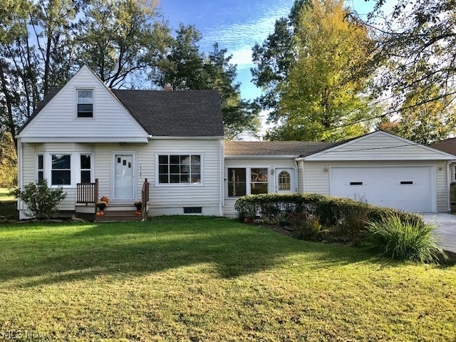 Great Strongsville Value! Solid Home has plenty of room to grow and roam on the 1.6 acre property, with a 3rd car
garage/out building. This home also has a brand new roof, vinyl siding and most newer windows for a low maintenance exterior.
The home's interior is extremely clean and cared for and has been freshly painted and has new laminate in the kitchen and bath, carpet in 2 bedrooms and hardwood floors throughout. The Basement has nice large laundry room, Family/Rec Room and possible 4th bedroom! Motivated Seller!
Call today for your personal showing!
