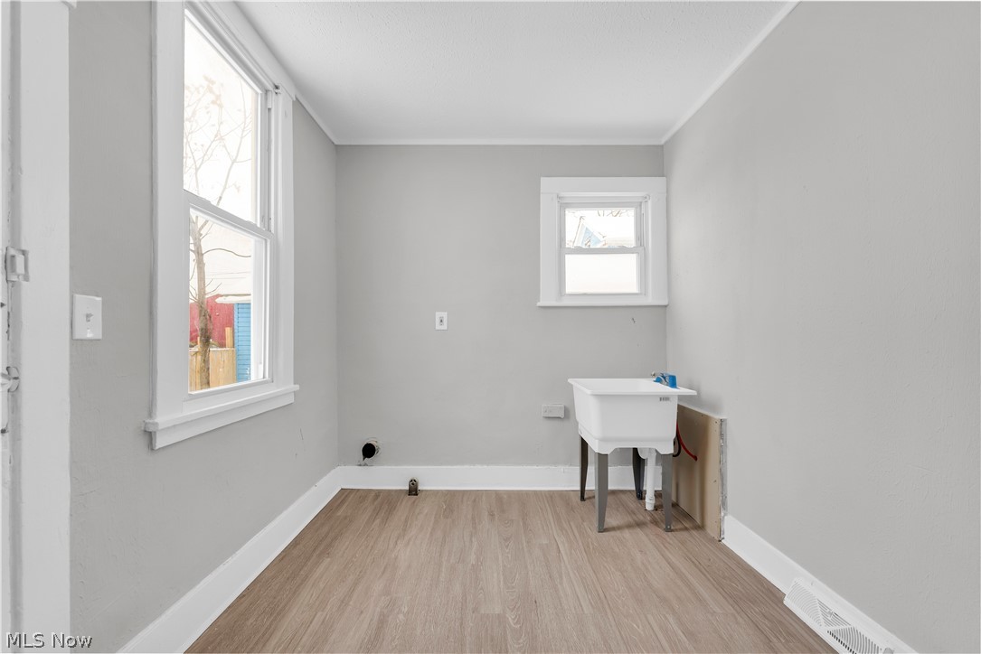 Moses Fishs - Residential Lease