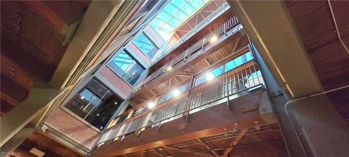 Lin Omni Square - Commercial Sale