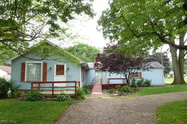 Great curb appeal for this two ranch home located on a corner lot close to Mauthe Park. Features a spacious living room, dining room, kitchen/dinette, first floor den with wood burning fireplace, and 1 1/2 car attached garage. Full basement with a modern furnace, electric service box, and central air.