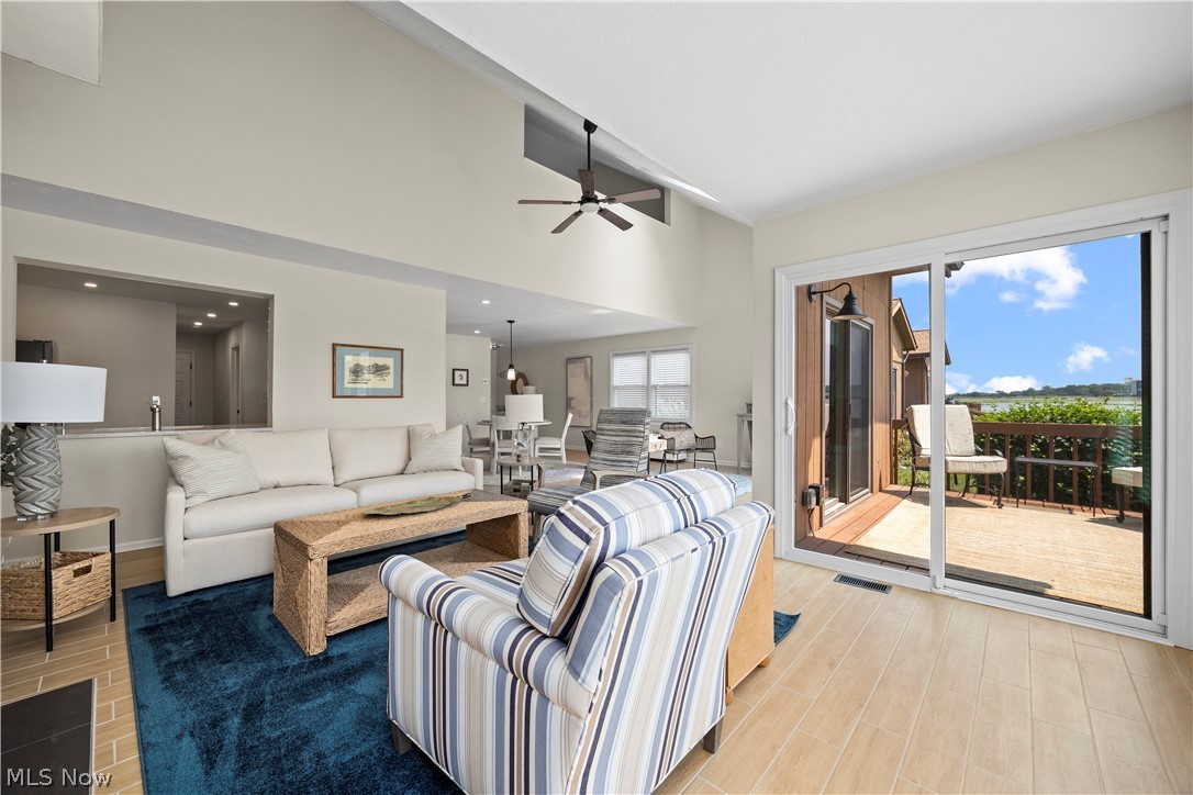Lake In Woods Condo - Residential