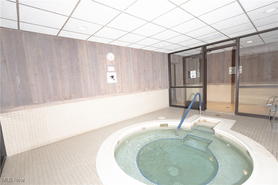 Meridian Condo - Residential