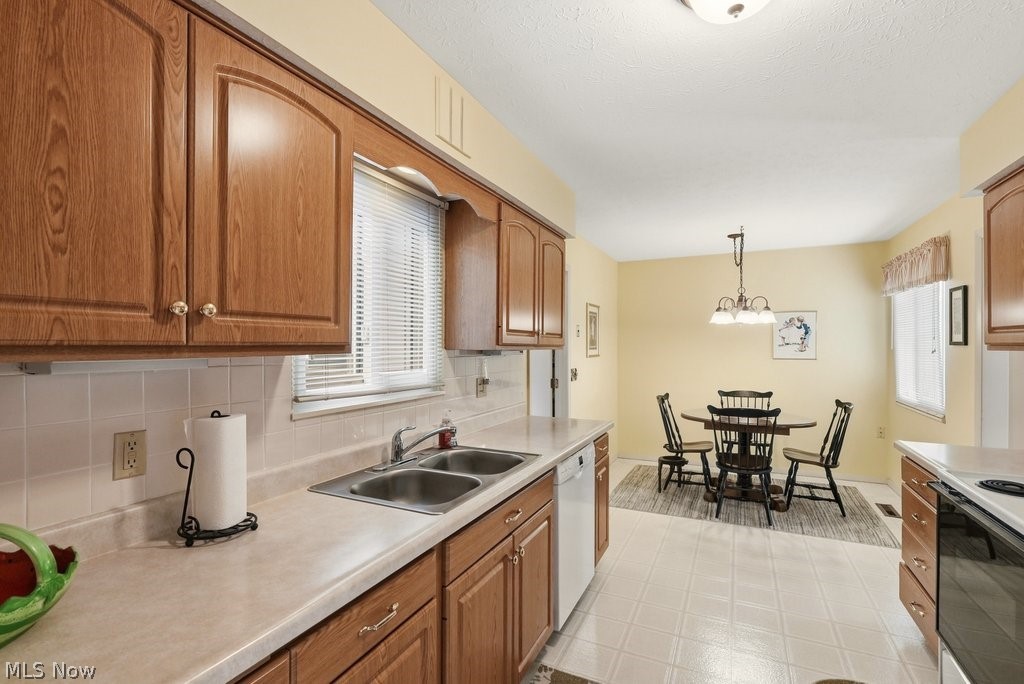 Co-Moor Twnhse Idlewood S Condo - Residential