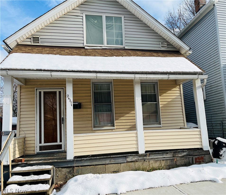 This single-family home is ideally located within walking distance of the Cleveland Clinic, offering strong rental potential and consistent tenant demand. Whether you're looking to expand your investment portfolio or add a stable income-producing property, this home is full of potential. Vacant and easy to show, with immediate availability for viewing. Don't miss this opportunity to invest in a highly desirable location!