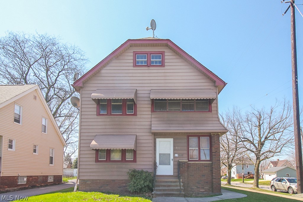 954 E 239 St, Euclid - Lovely 2 bed 1 bath UP unit in duplex!

$795 rent / Deposit Free Option via RHINO! Ask us about this program today for all approved applicants!
$40 application fee per adult
1-2 pets OK w/ approved PetScreening & PetFee (Some breed restrictions apply per HUD guidelines)
NO SMOKING
1 time $99 non-refundable set up fee paid at lease signing

$30/month required resident benefit package; can include personal property/liability insurance for an additional $5/month for $35/month total.

All applicants are required to fill out a PetScreening application, found on our website/app before being processed. Even if you have NO pets - this app must be filled out. 1 time, non-refundable pet fee of $200-300 per animal applies to all pets & must be paid prior to or when you pay your 1st month rent. (No fee for qualified assistance animals)

Our application is processed through secure site: Findigs. They require ID & income verification. Without this, your app will no