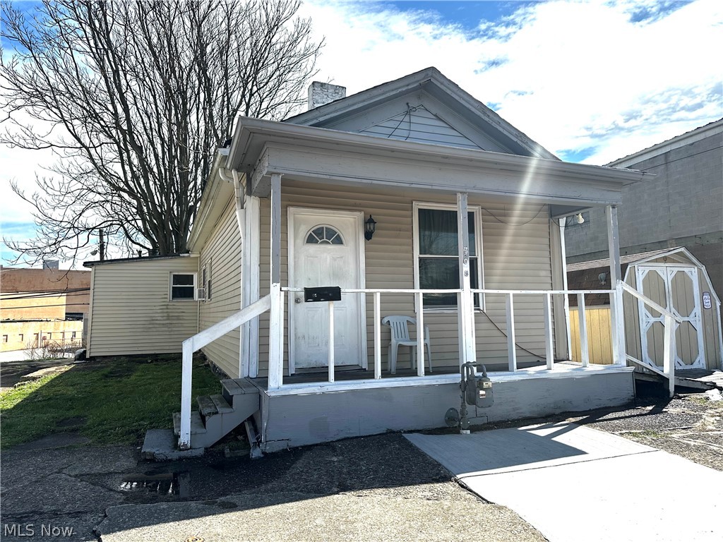 One-bedroom home with the potential to be converted into a two-bedroom. A fixer-upper with great upside, this property presents an excellent investment opportunity for investors or buyers looking to add value.