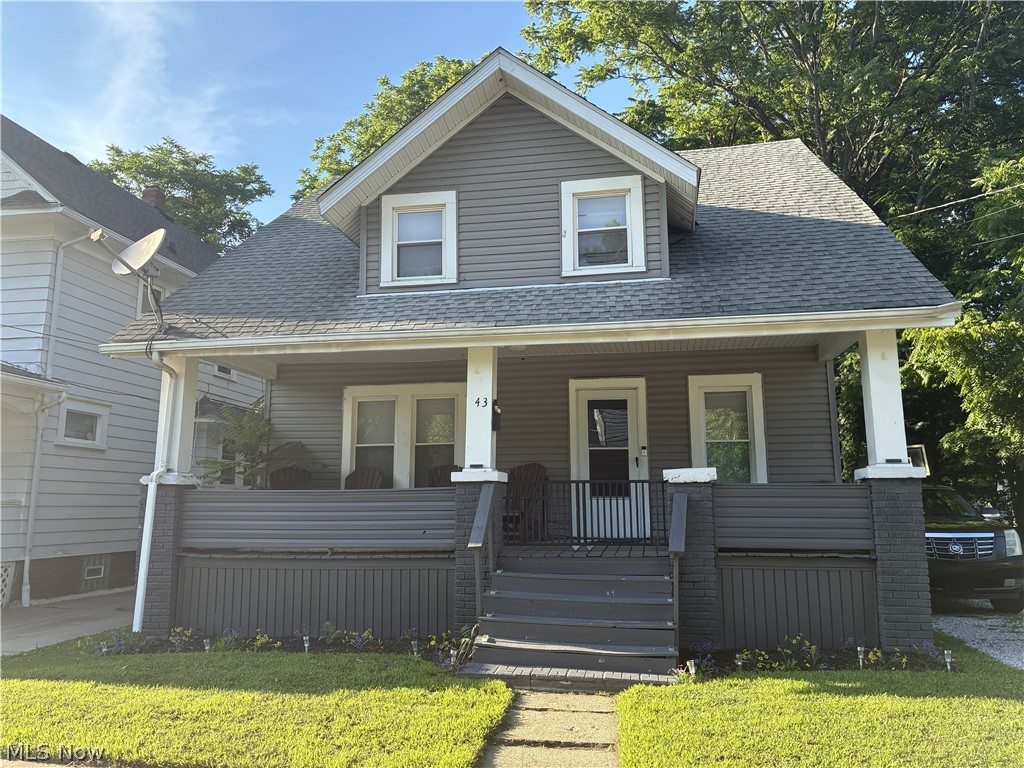 This cash cow is ready to be added to your portfolio.  Gross rents are at $1100.00 per month with the tenant paying all utilities. Call today to schedule your private tour.