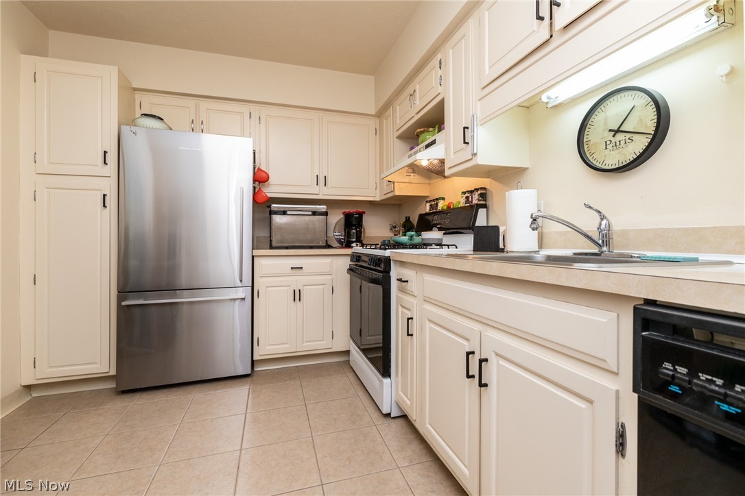 Acacia On the Green - Residential Lease