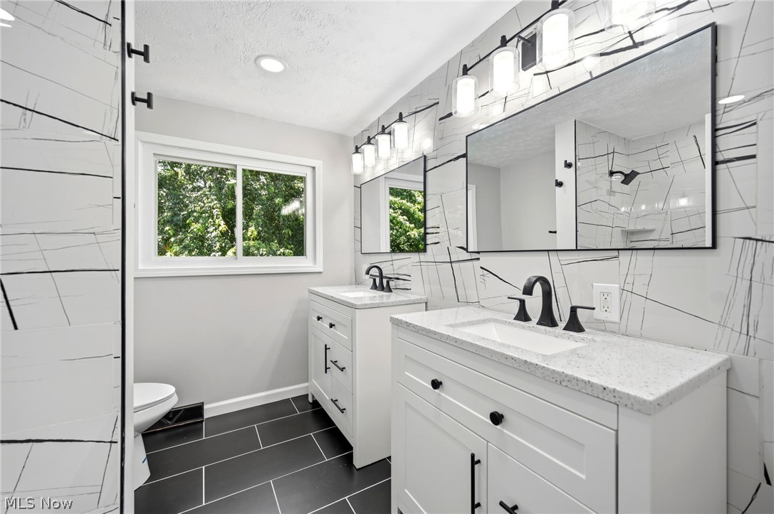 Lake Edge Homes Inc - Residential