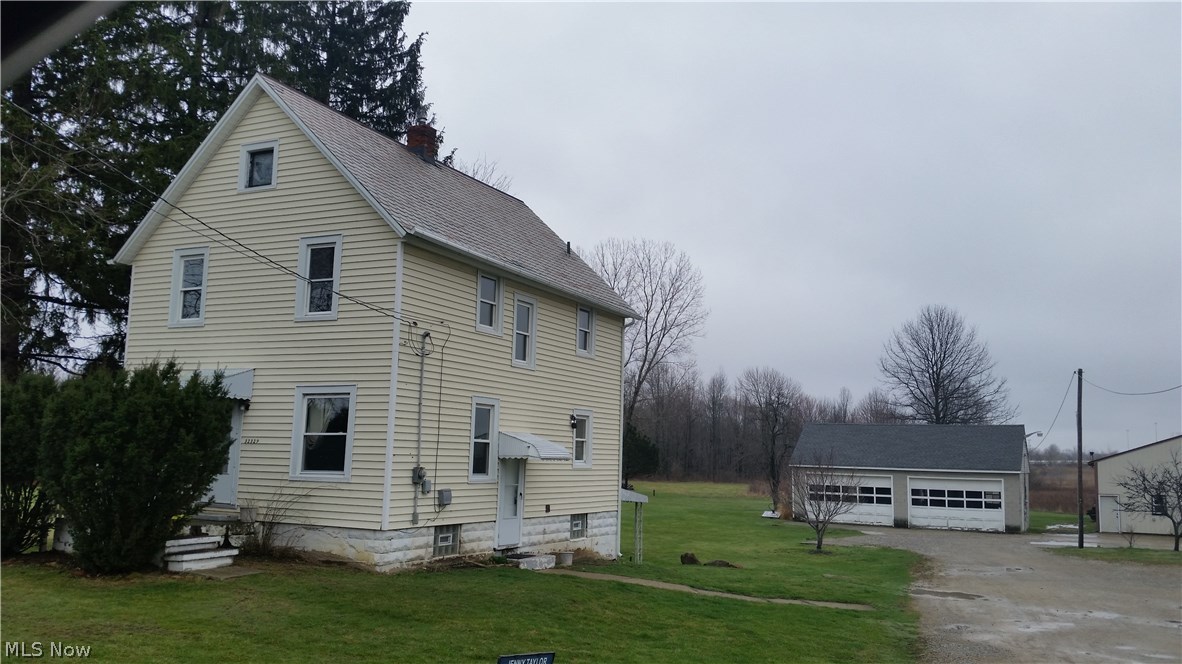 Great location near I-480 and right by Lear Rd. Situated on over 1.5 acres. Month to month rent.