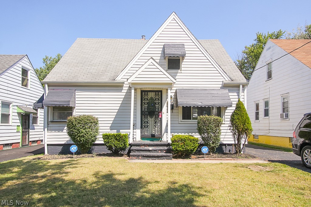 16011 North Lotus Drive, Cleveland - Lovely 3 bed 1 bath home!

$900 rent / $900 deposit
$25 application fee per adult
NO SECTION 8 / NO SMOKING
1-2 pets OK with non-refundable pet fee (breed restrictions apply!)
1 time $49 non-refundable set up fee paid at lease signing

All applicants are required to fill out a PetScreening application, found on our website directly on the application before being processed. Even if you have NO pets - this application must be filled out.

This 3 bed 1 bath bungalow home has tons to offer! The bright living room offers beautiful hardwood flooring, and neutral paint to offer any decor! The kitchen has ample cabinet space, and serves as a cozy eat in kitchen. Cabinets have a sleek, modern look. Resident must provide their own stove/fridge, as they are not provided. The bedrooms are all a great size! 2 bedrooms are located on the main floor, which have tons of closet space, neutral paint, and hardwood flooring. The bathroom is located on the ma