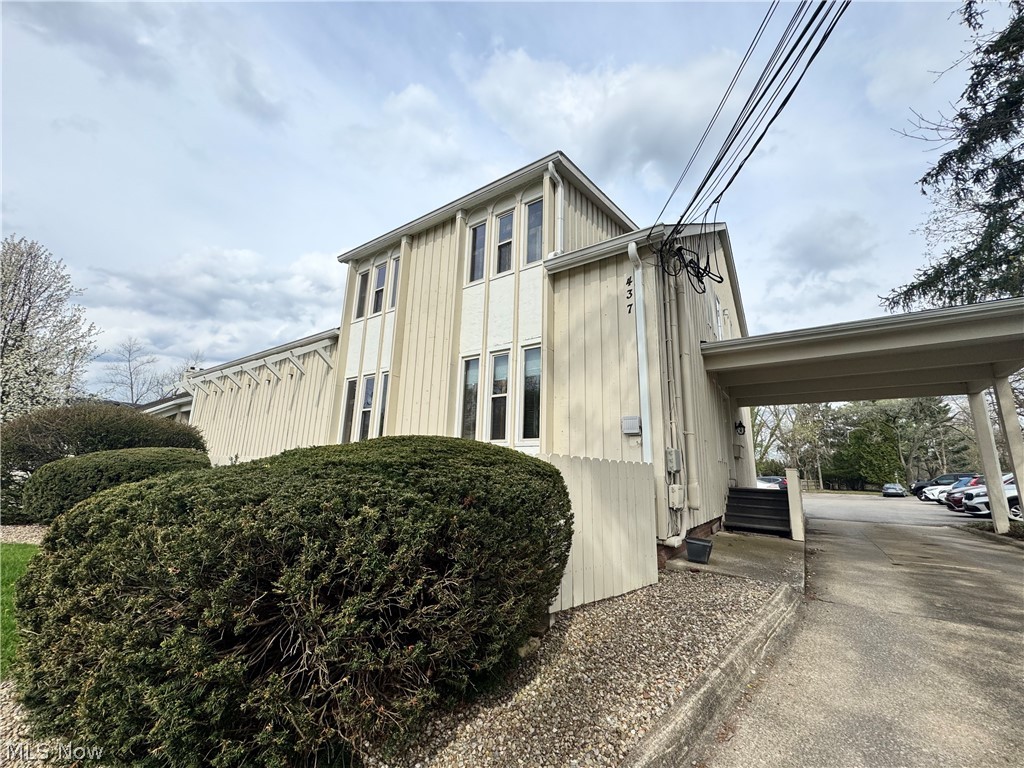 First floor office space offered for lease. Part of commercial building, accommodating several businesses, just minutes away from Medina Historic Public Square. 
Ample parking in the back of building. 
Schedule a showing today.