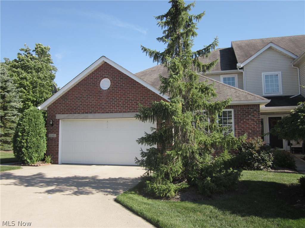 Bring you buyers to see this fantastic cluster home in The Links.  The home has been freshly painted in neutral colors, and is a great value for this wonderful community.  Some of the features include an open floor plan with spacious rooms, a master bedroom with 2 walk in closets and huge master bath, and a second floor bedroom suite with a walk in closet and full bath. It offers a full walk-out basement with an office and full bath which includes a tiled walk in shower, a huge rec room, and an addition unfinished are for storage.  It is an end unit with a beautiful view of the pond, and there is extra parking right across the street.  The first floor laundry room is conveniently located right off the kitchen, which has an eat in area and pantry as well.   All of this is located in a prestigious community that offers many amenities including a pool, tennis courts, walking trails and club house, and is located near a ball park, golf facilities and nearby shopping.  Schedule your showing