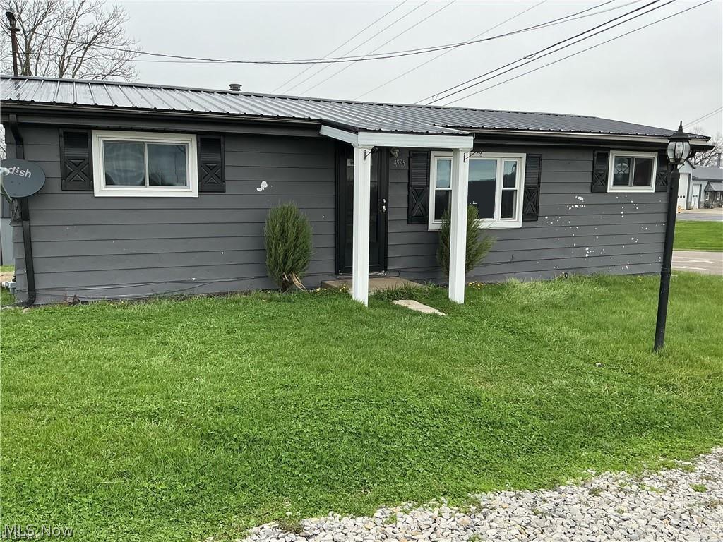 Great location + tons of potential!

This 2 bed, 1 bath home is ready for you to make it your own. Sitting on a large lot with a brand-new shed, there’s plenty of space to create your perfect setup.

Conveniently located just minutes from I-70, making commuting in either direction a breeze!

 Don’t miss this opportunity—schedule your showing today!