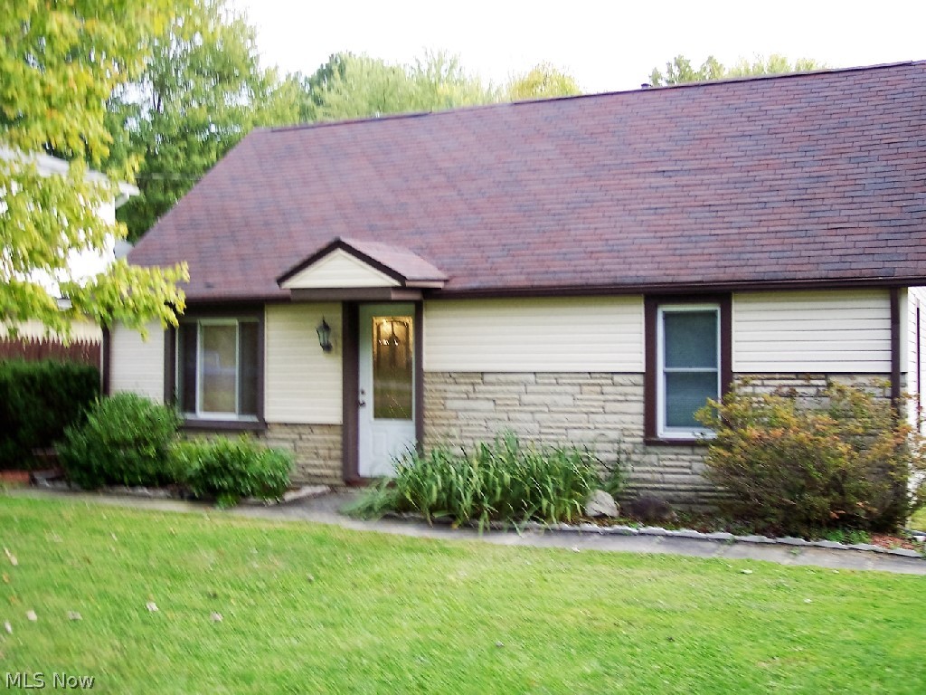 A lovely 3 bedroom 1 bathroom ranch with a modern open floor plan, with a wonderful yard with the potential for many great memories! Come see your new home today!